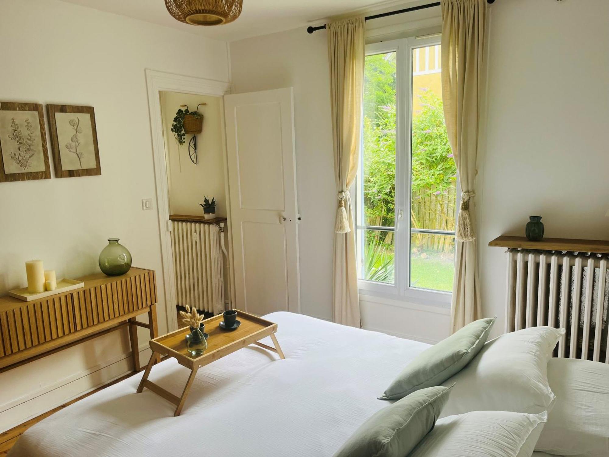 Les Volets Bleus Villa Parmain Esterno foto